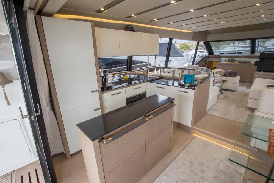 yacht Jeanneau Prestige 680