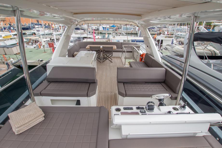 yacht Jeanneau Prestige 680