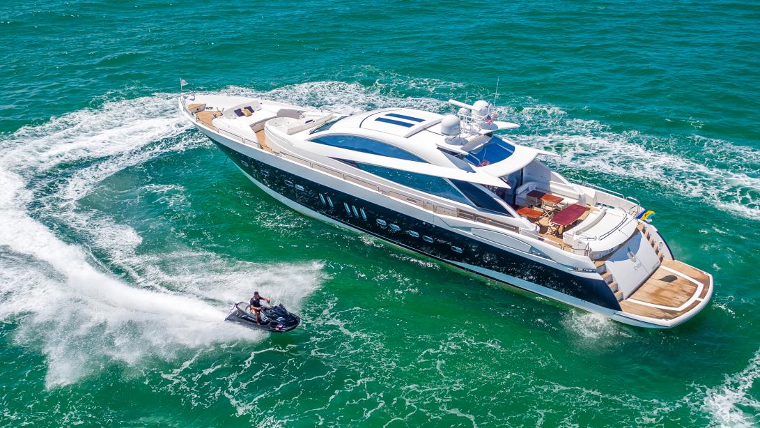 yacht Sunseeker Predator 108