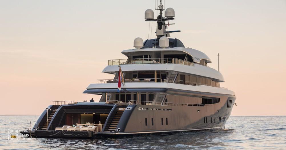 yacht Loon