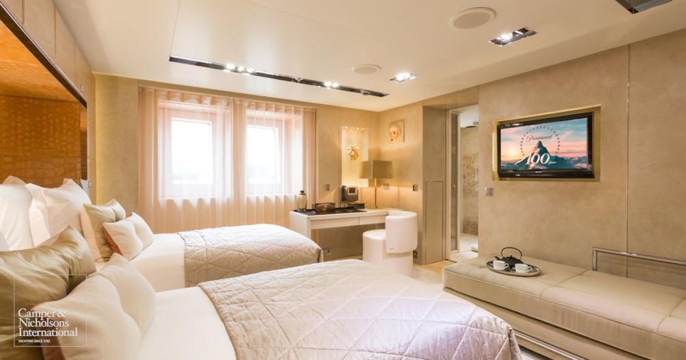 yacht Loon