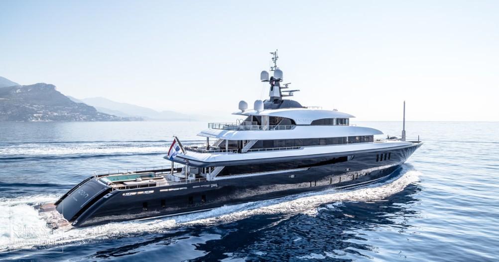 yacht Loon