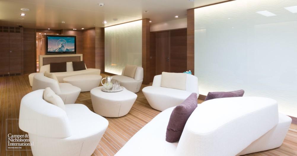 yacht Loon