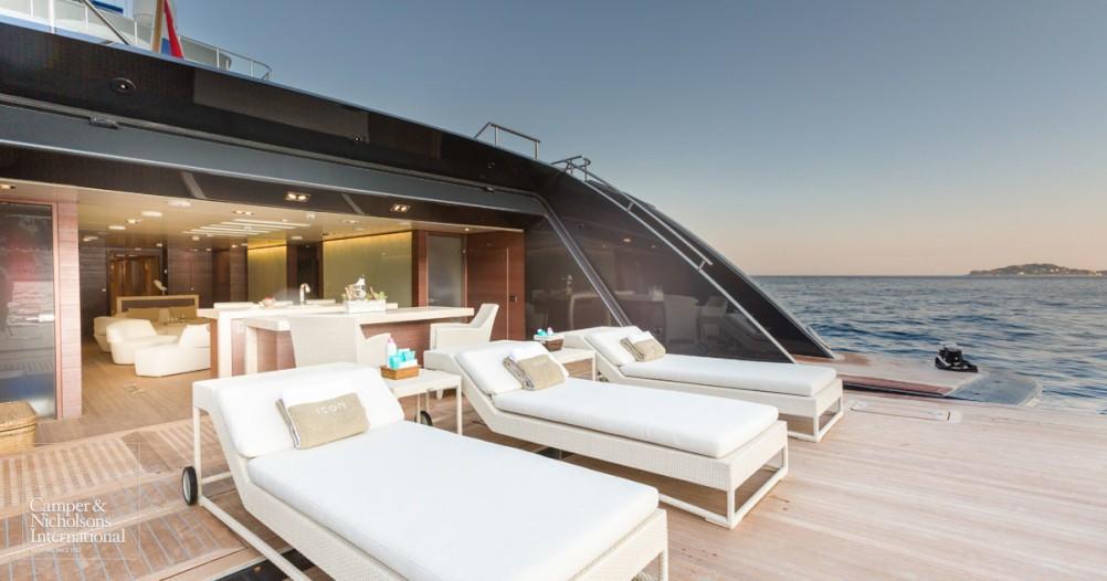 yacht Loon