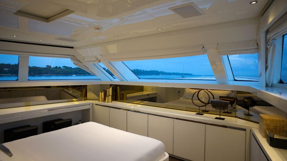 yacht Serenity IV