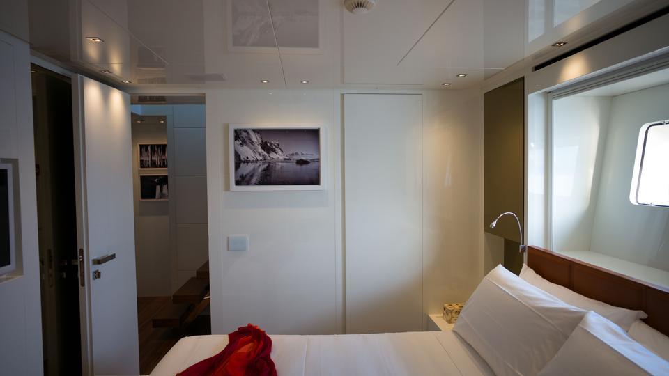 yacht Serenity IV