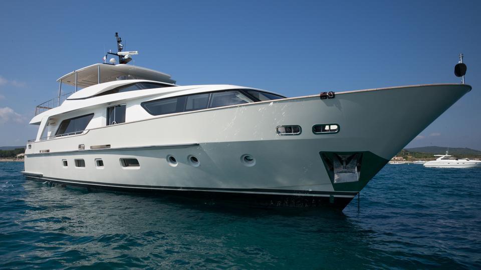 yacht Serenity IV