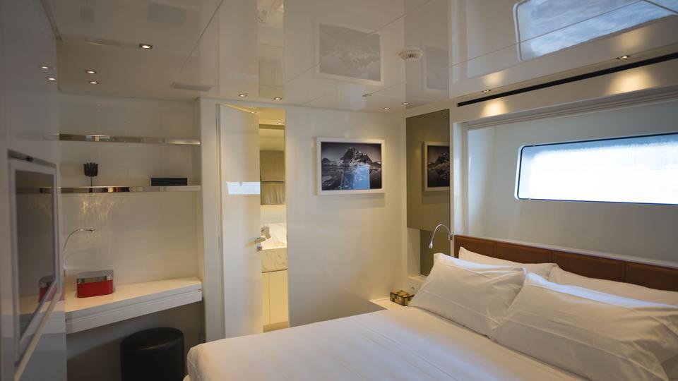 yacht Serenity IV