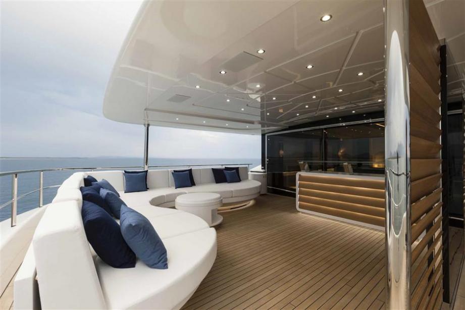 yacht Q95