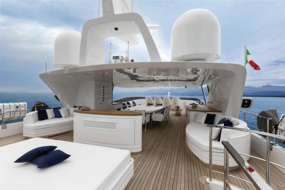 yacht Q95