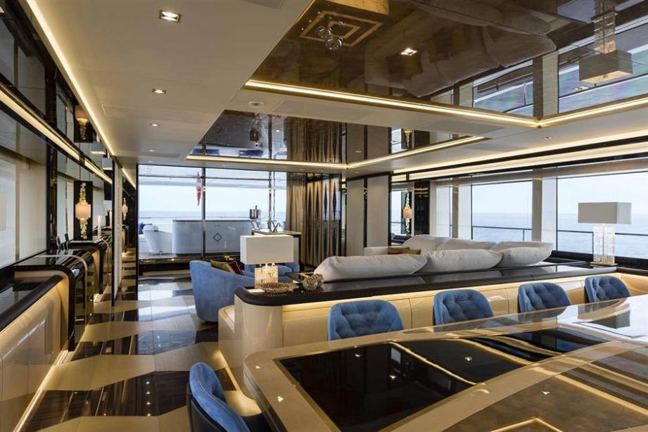 yacht Q95