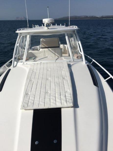 yacht Intrepid Cuddy 40