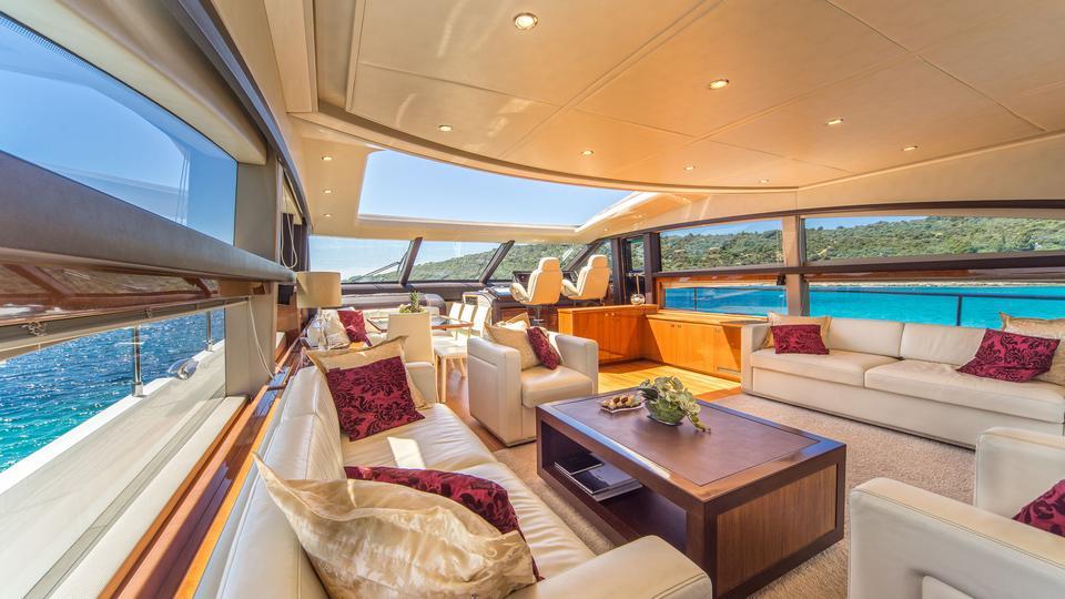 yacht 66° Above