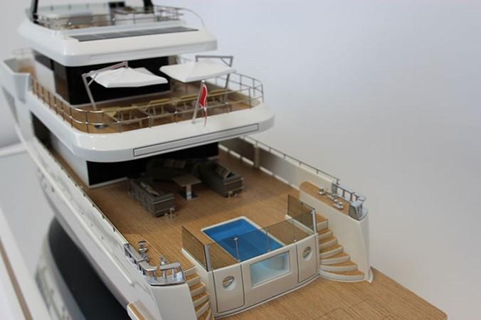 yacht Explorer 32 Hybrid