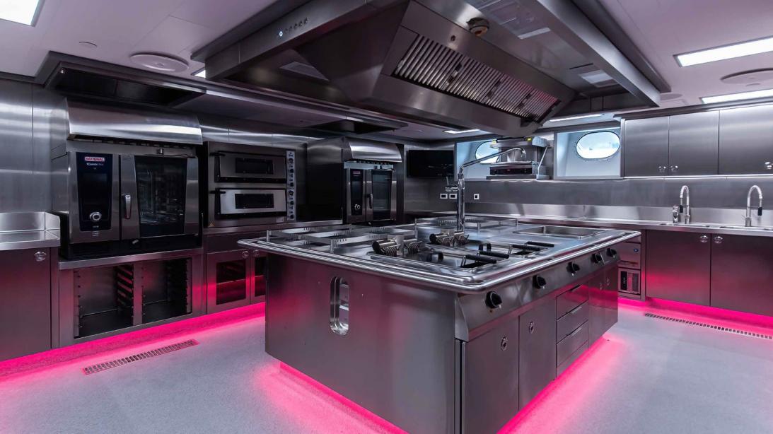 yacht H3