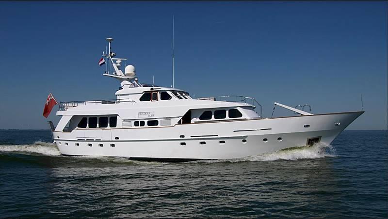 yacht Pradera Blue
