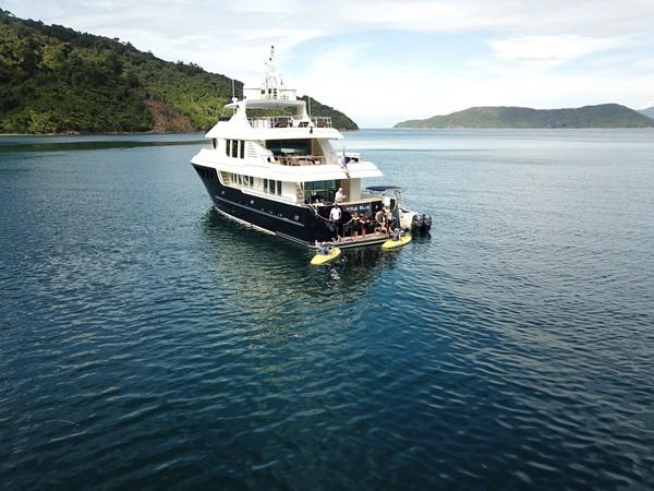 yacht Little Blue
