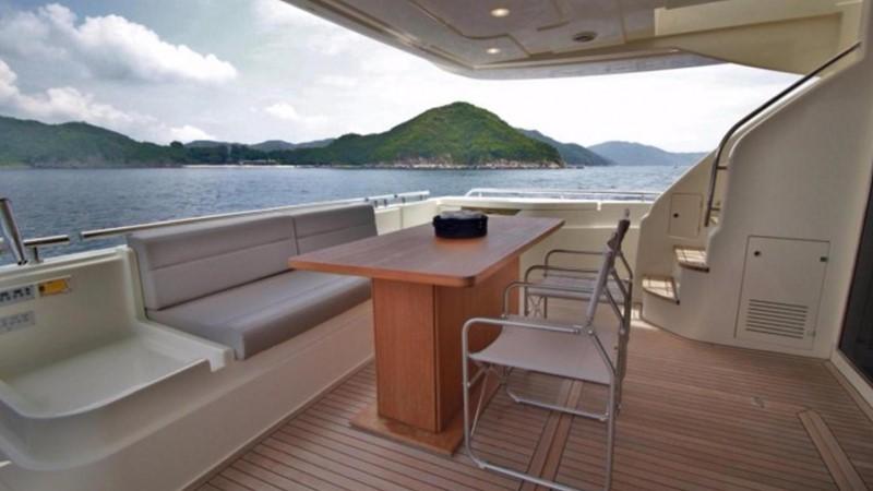 yacht Ferretti 720