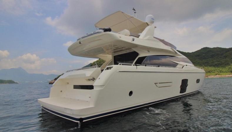 yacht Ferretti 720