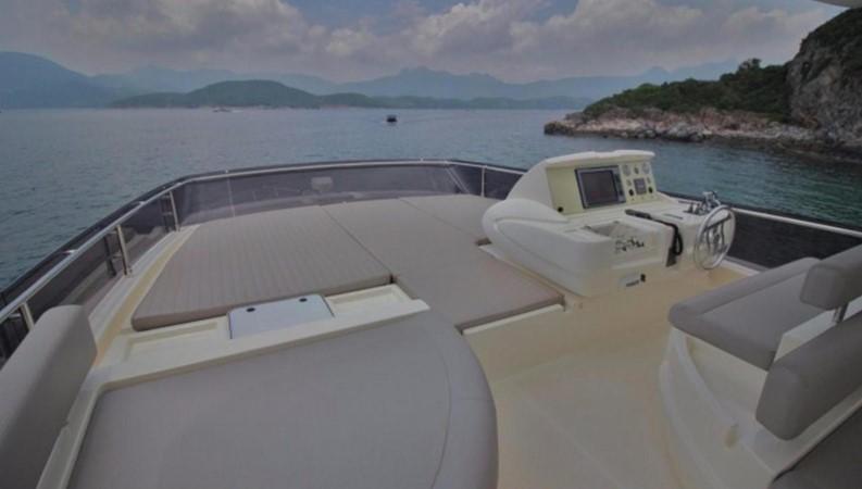 yacht Ferretti 720