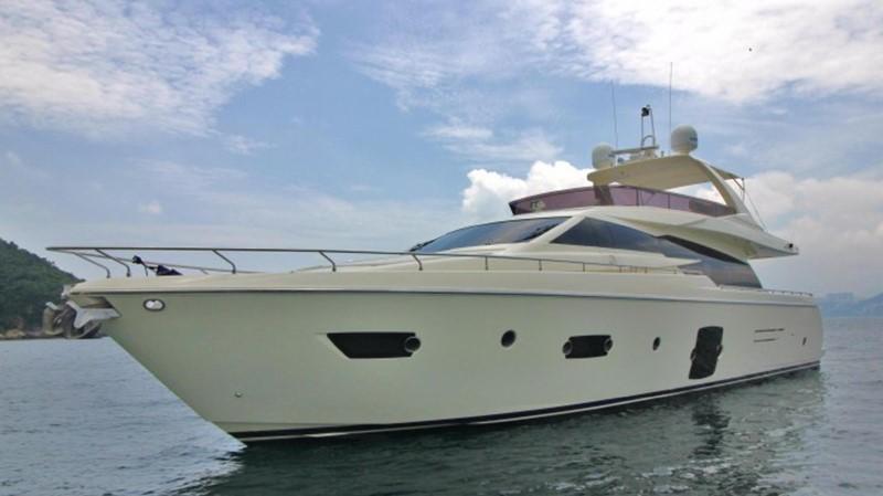 yacht Ferretti 720