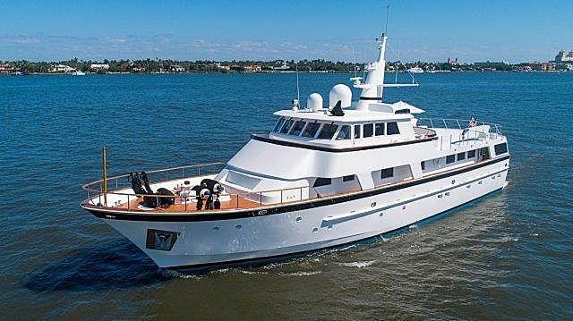 yacht Ivory Lady