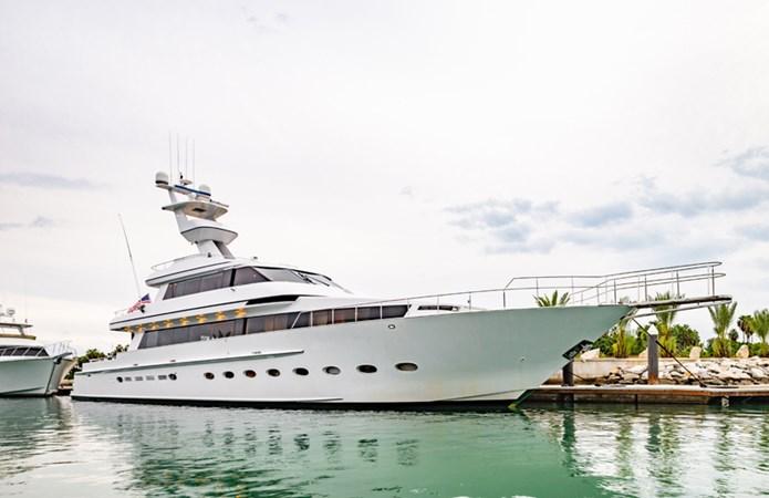 yacht Aquila