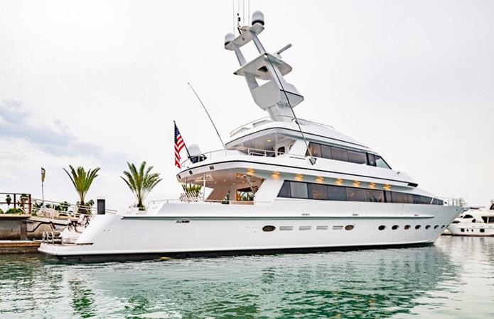 yacht Aquila