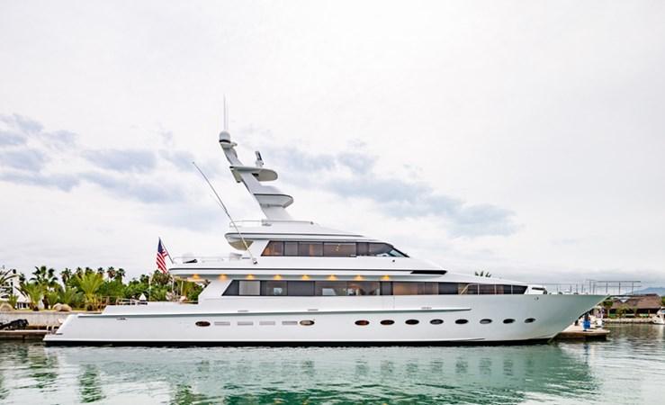 yacht Aquila