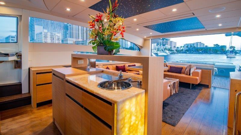 yacht Hawk