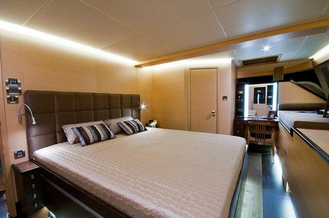 yacht Ipharra