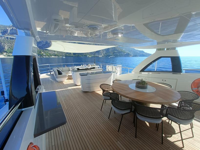 yacht Avalon