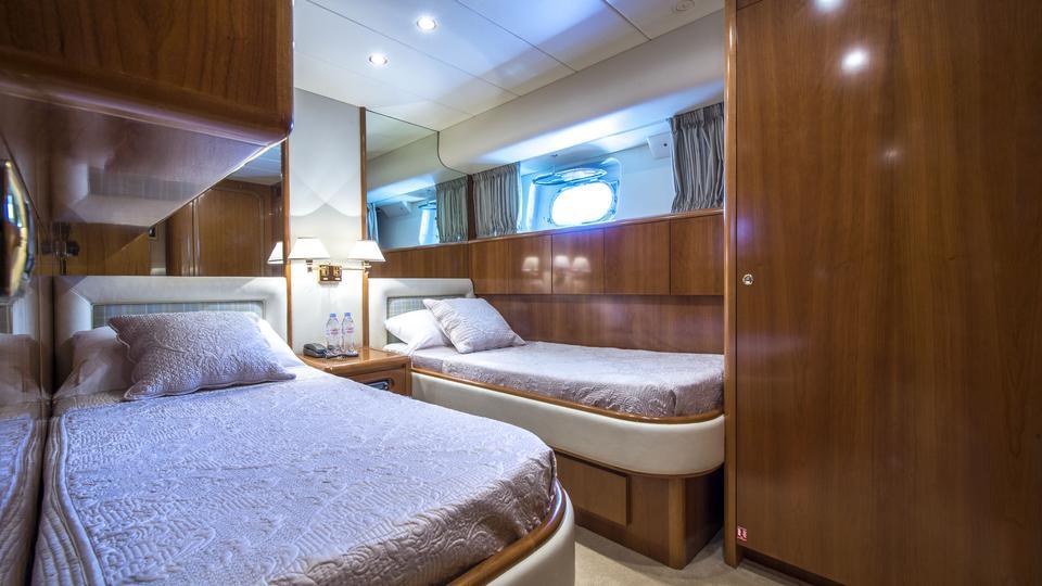 yacht Ace 1