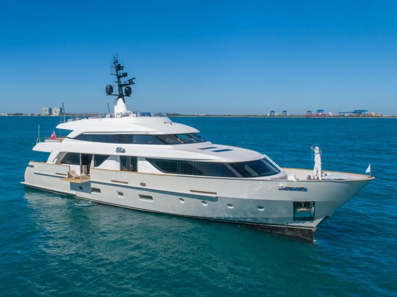 yacht Phoenix