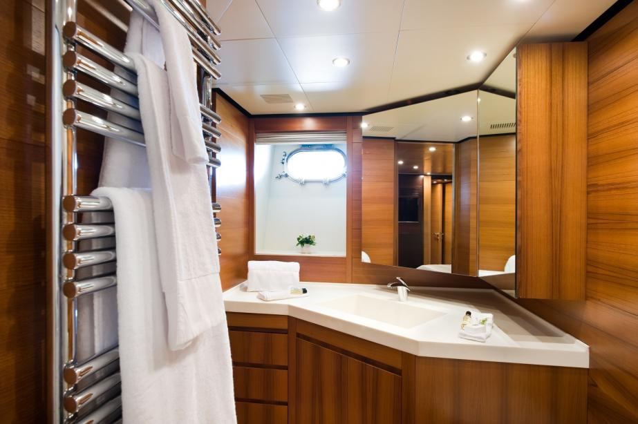 yacht Loana