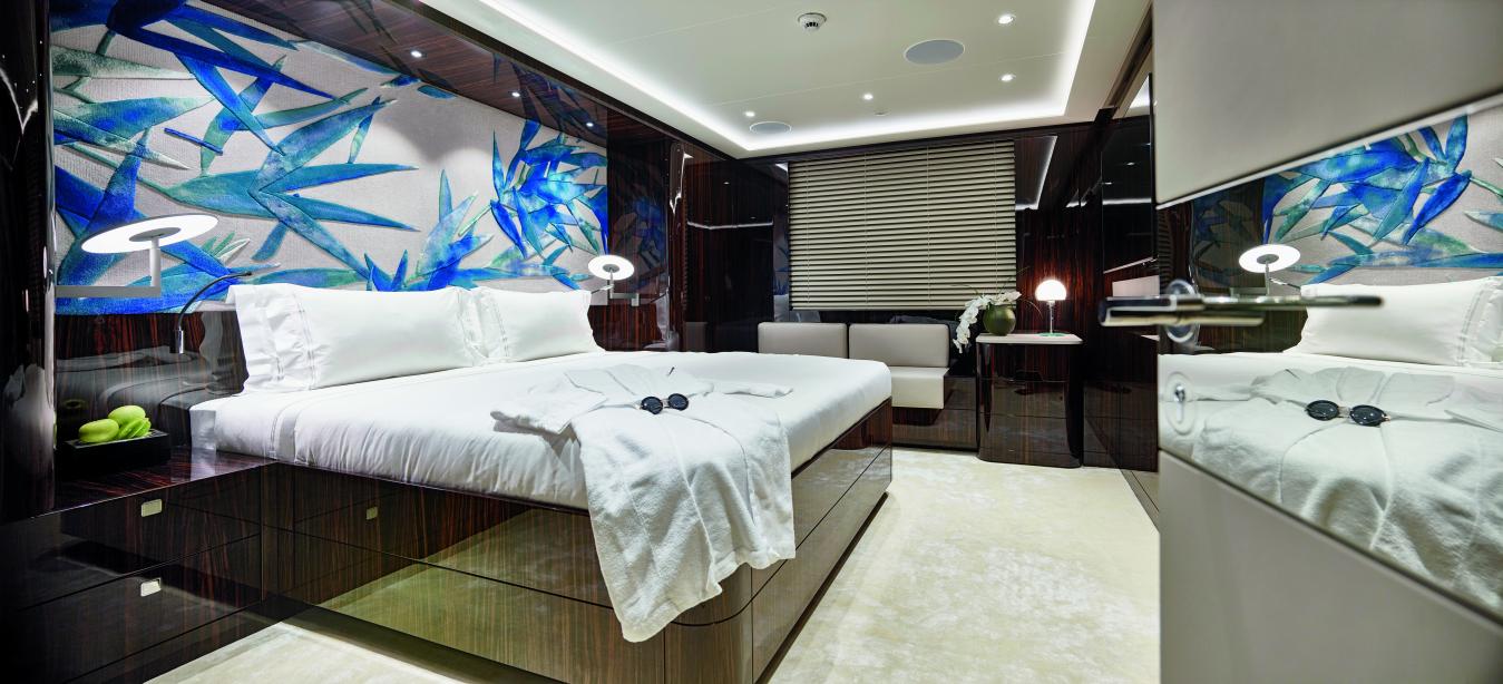yacht Starlust