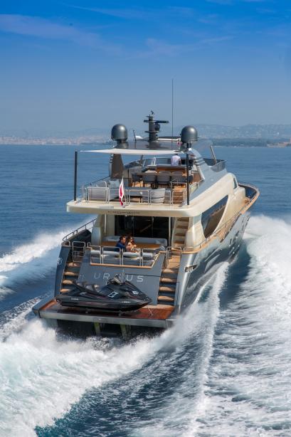 yacht Ursus V