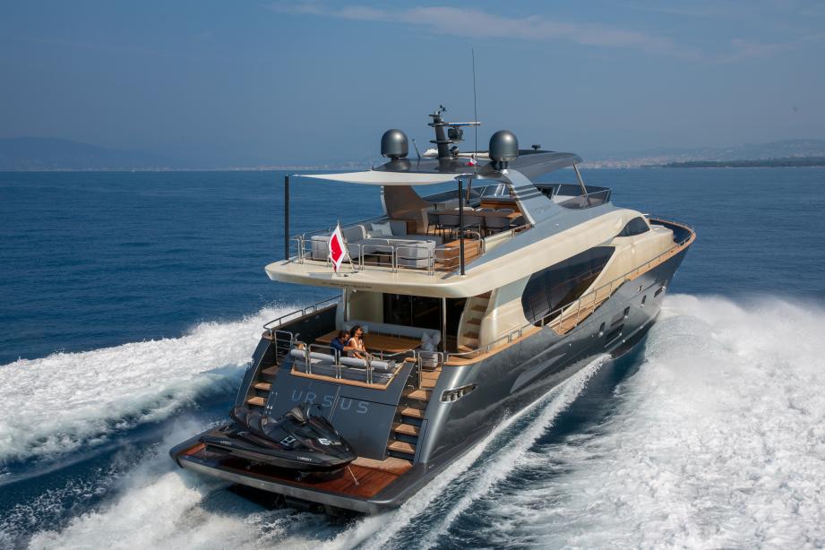 yacht Ursus V