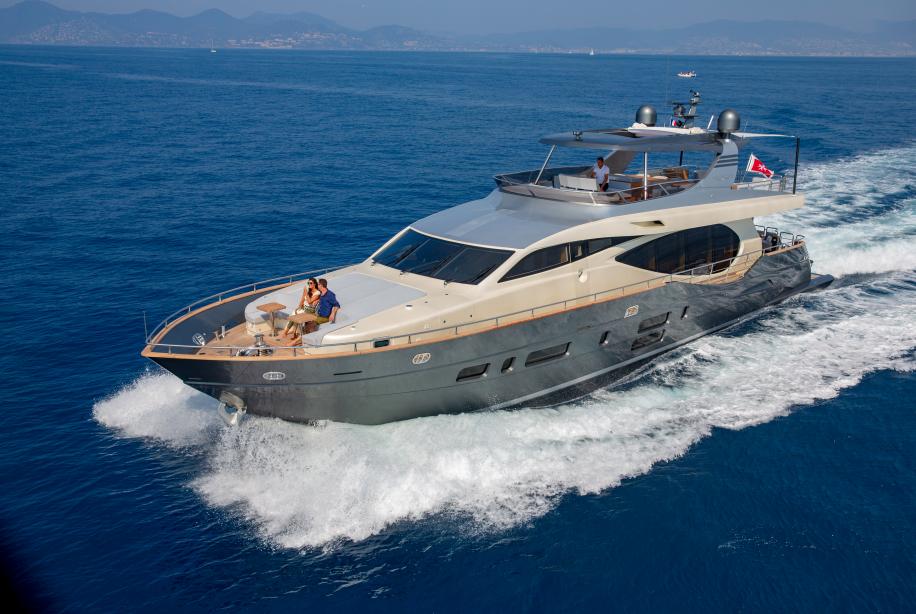 yacht Ursus V