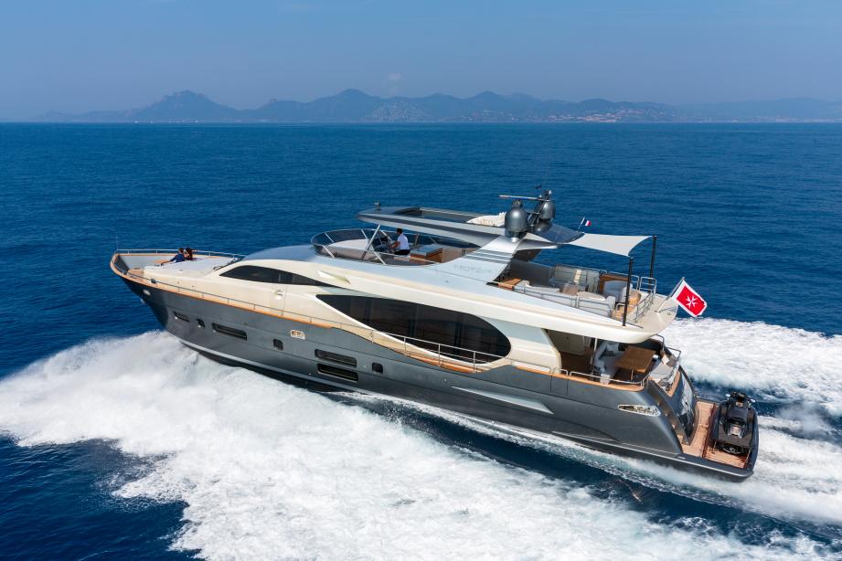 yacht Ursus V