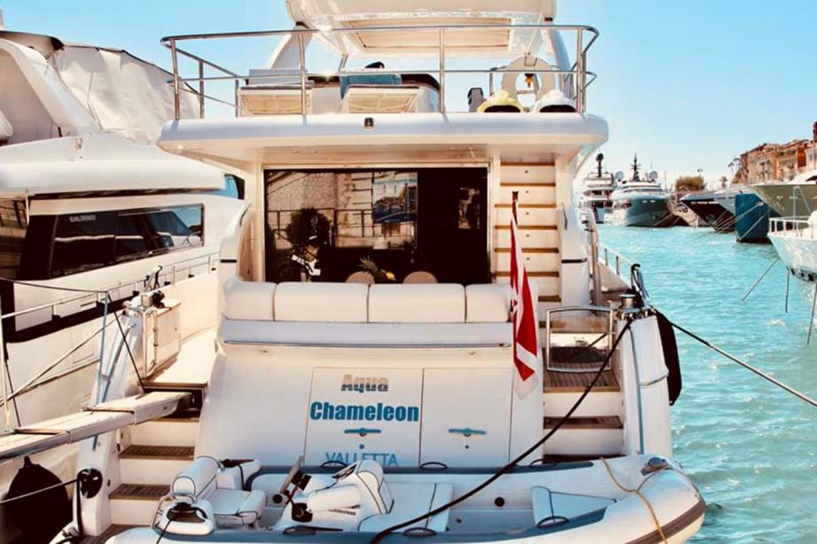 yacht Aqua Chameleon