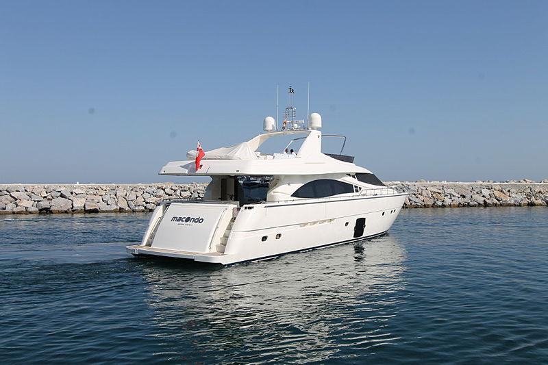 yacht Macondo