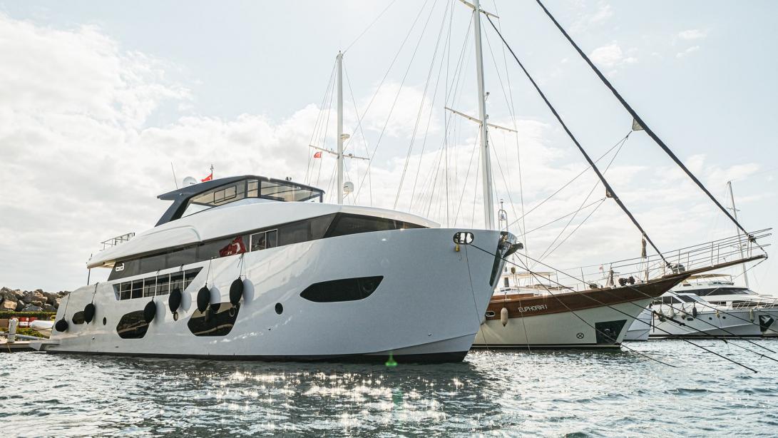 yacht Onyx 87