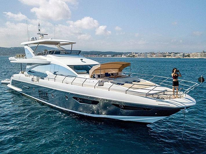 yacht Invictus