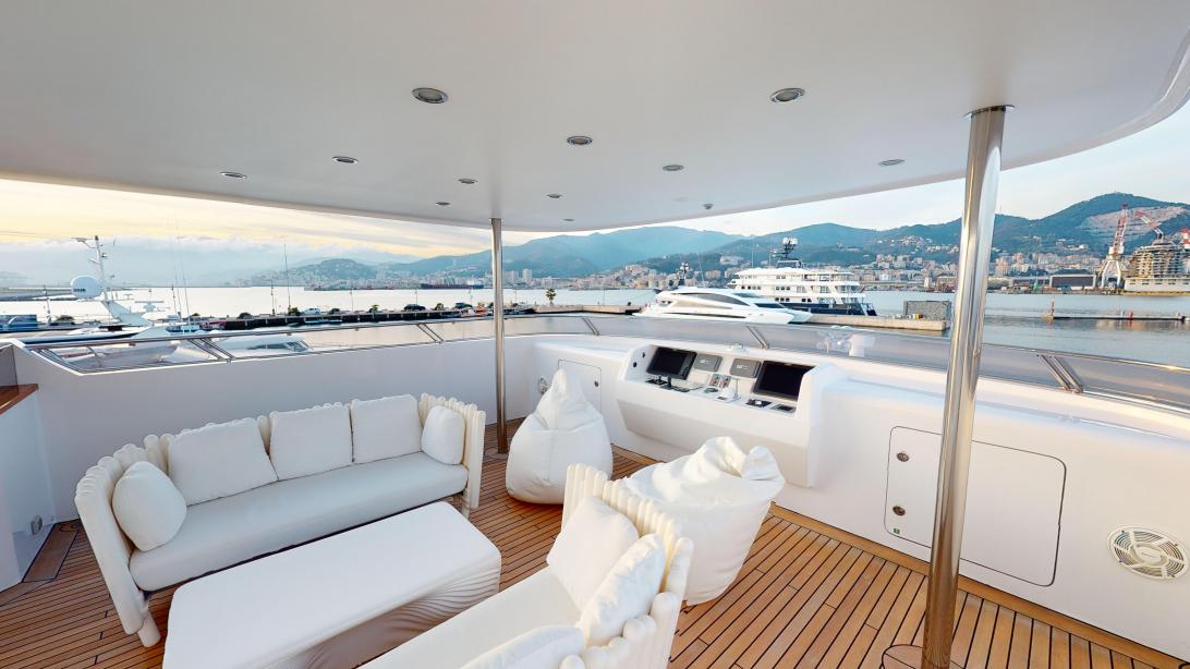 yacht Atom