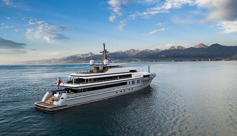yacht Atomic