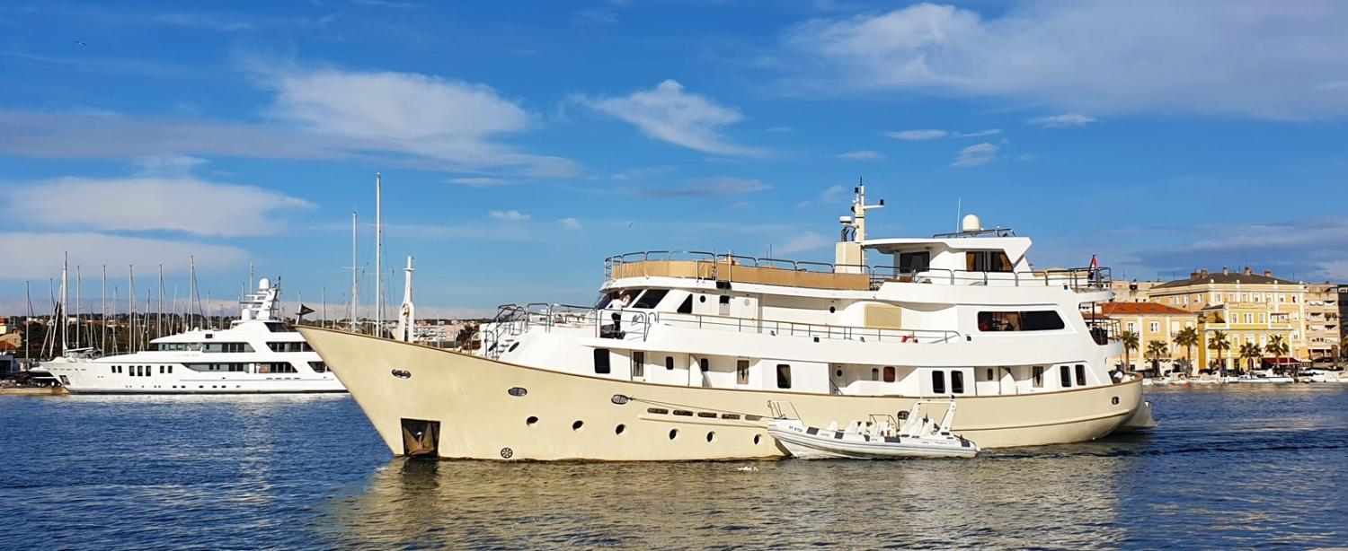 yacht La Perla