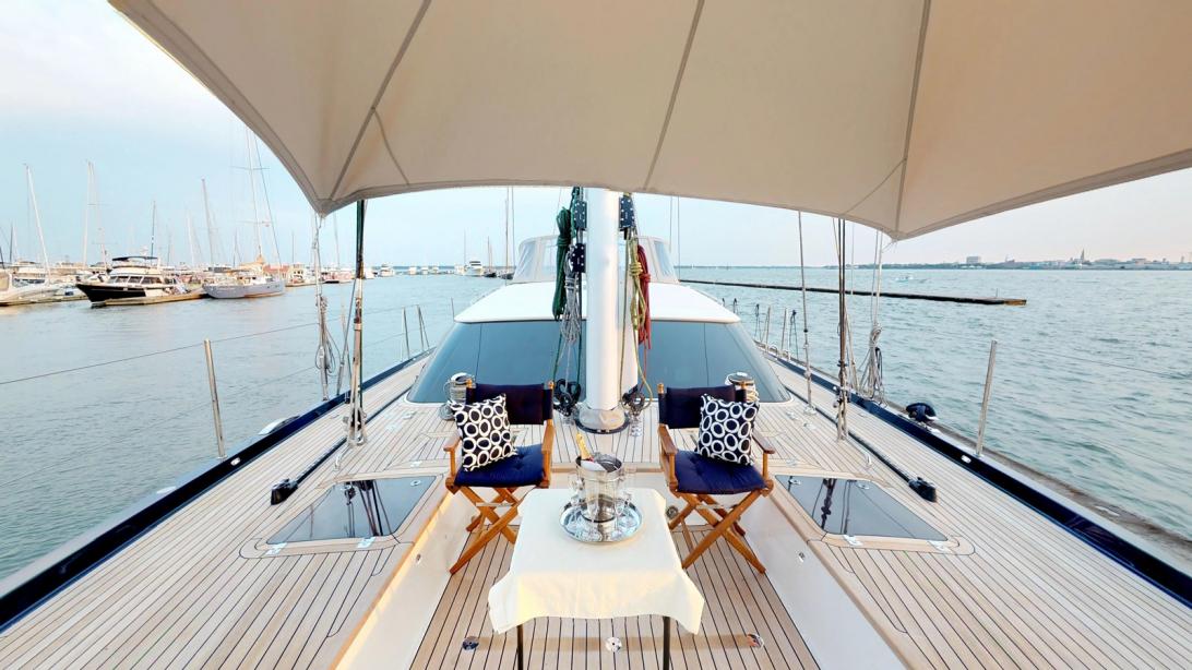 yacht Ayni