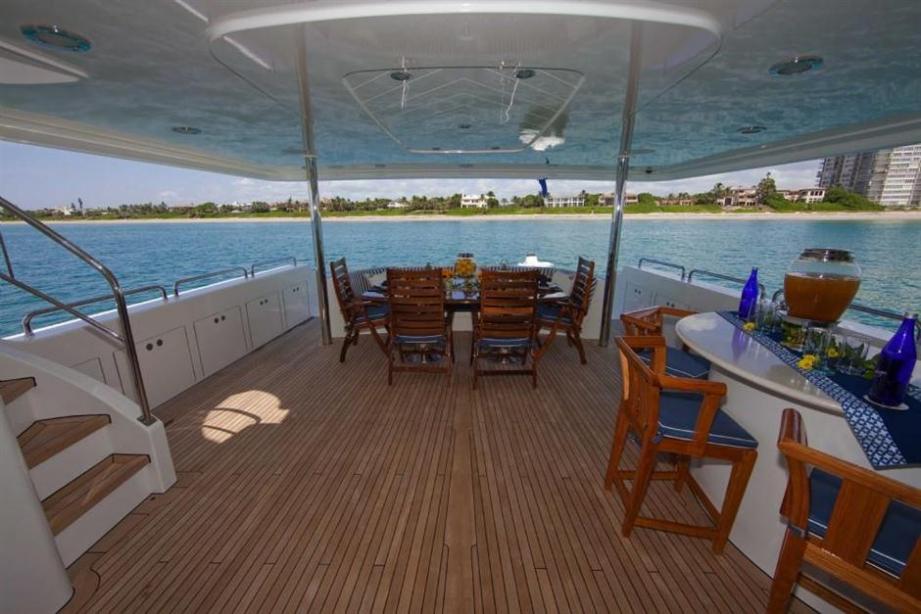 yacht Jo Jo Circus