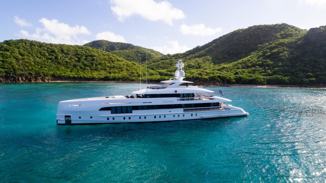 yacht Ela